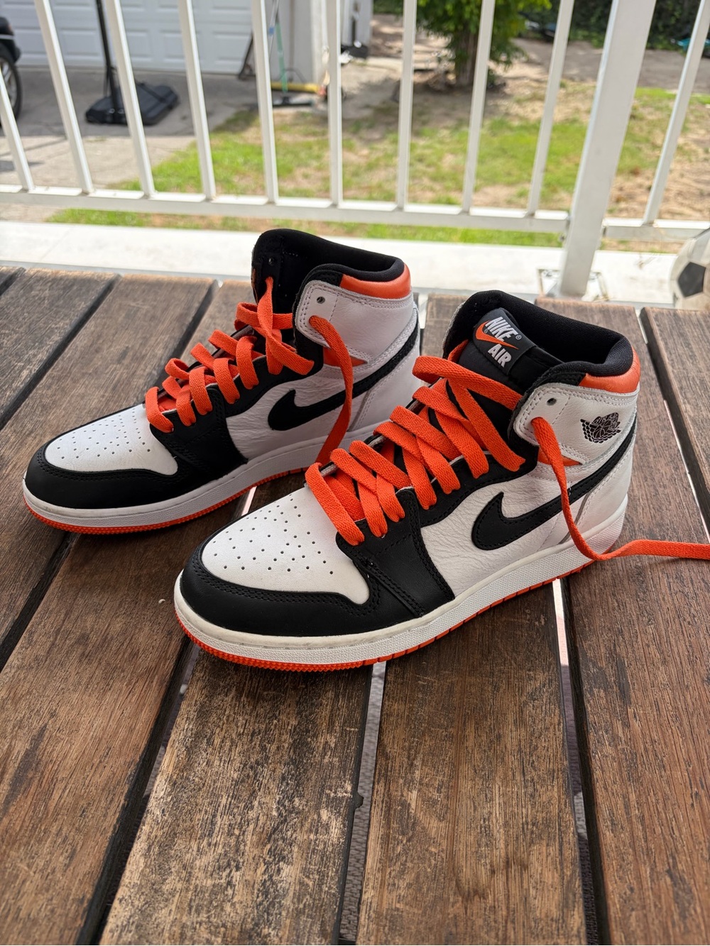 NIKE Air Jordan 1 Retro OG High-Top Sneakers Electro-Orange 5.5Y / Women’s 7